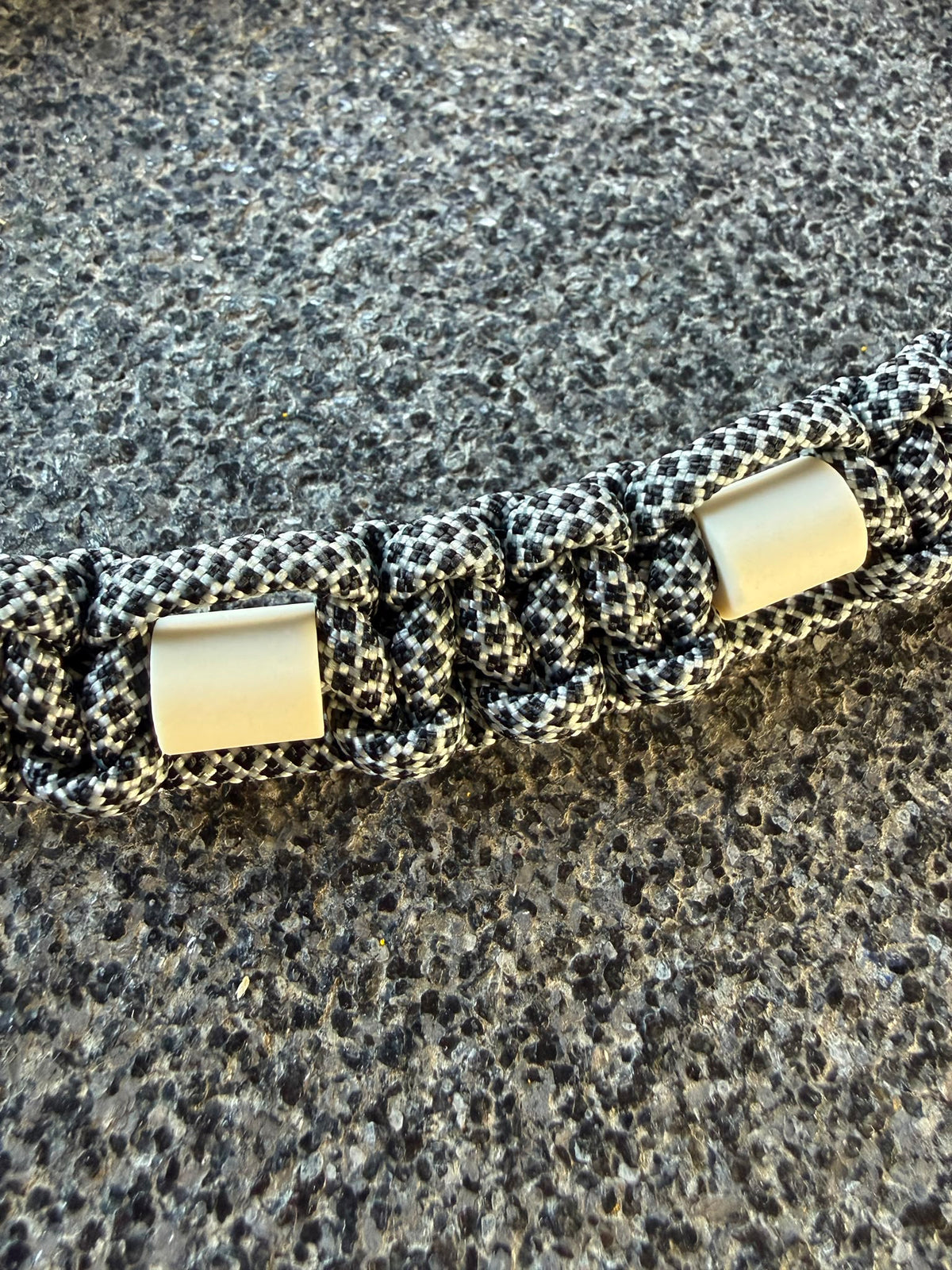 Anti-Zecken-Halsband aus EM‑Keramik Silber Diamant