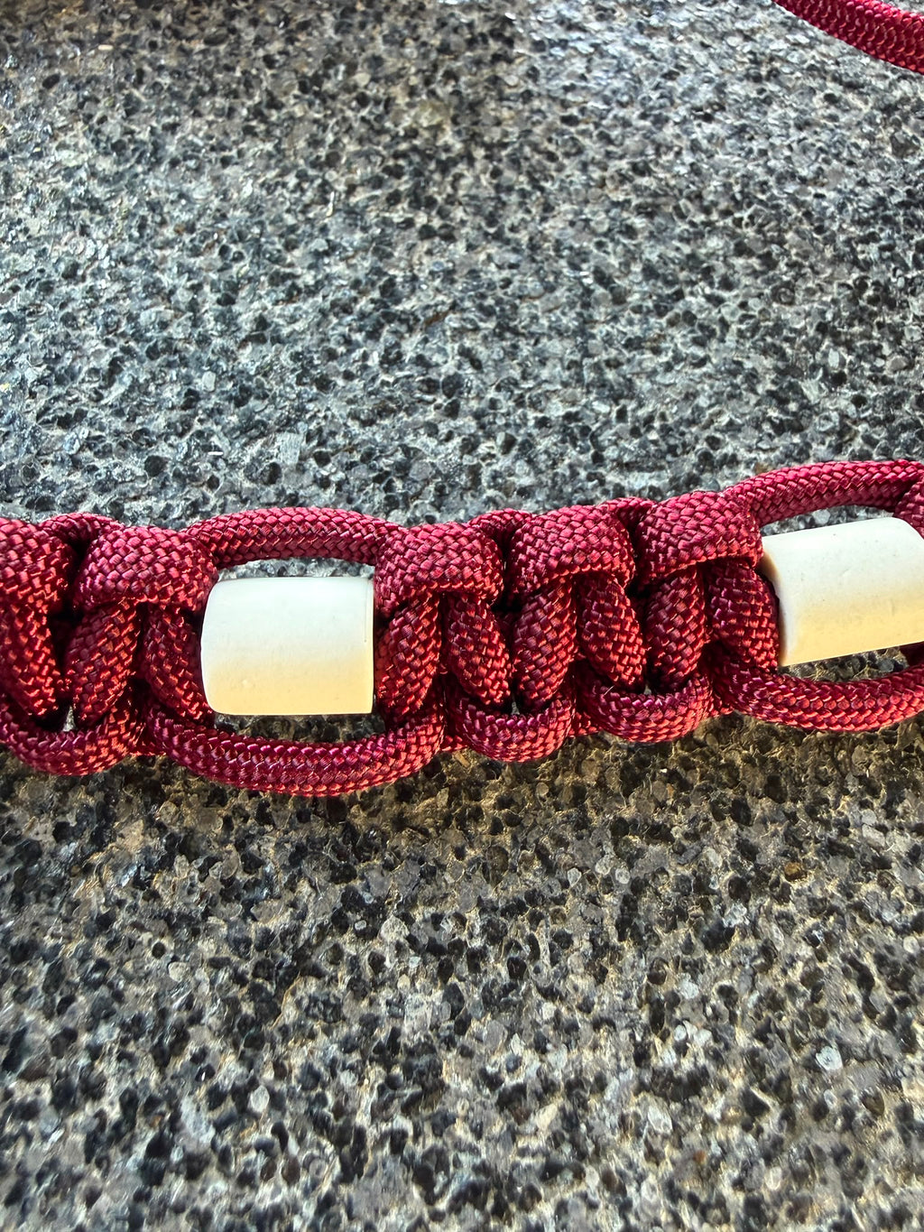 Anti-Zecken-Halsband aus EM‑Keramik Burgunderrot
